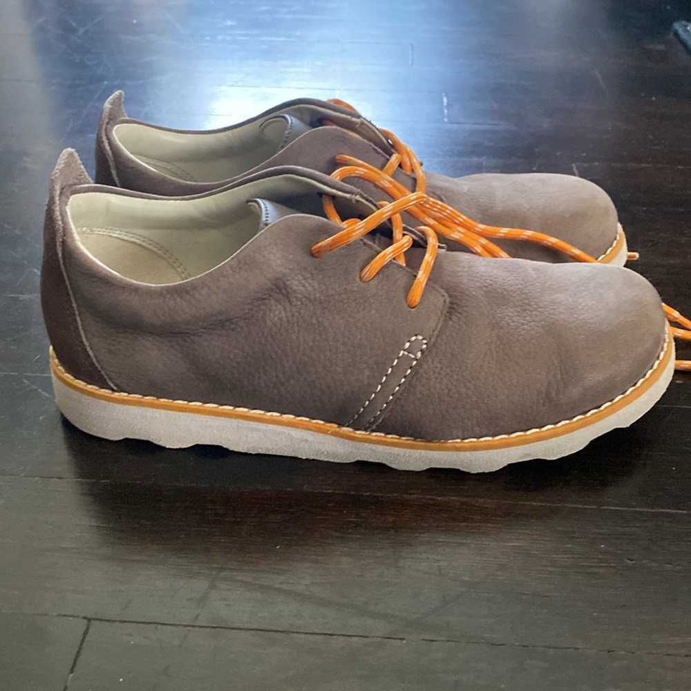 Clarks kids Brown Leather Oxfords with Orange Laces Size US 2W